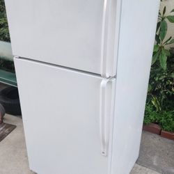 Precioso Refrigerador Whirlpool Seminuevo Listo Para Usar Super Limpio Lo Tengo Conectado Para Que Lo Mires Que Trabaja Bien $180
