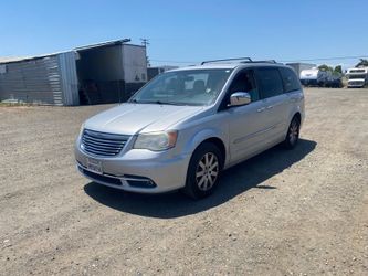 Chrysler town and country 2012