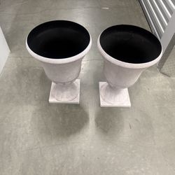 Brand New Plastic Urn Planters For Outdoor Plants