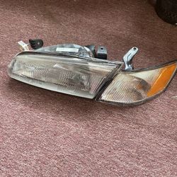 Left Head Light For 1999 Toyota Camry lE