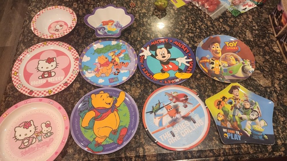 10.5 Disney Mickey Mouse dinner plates for Sale in Alpharetta, GA - OfferUp