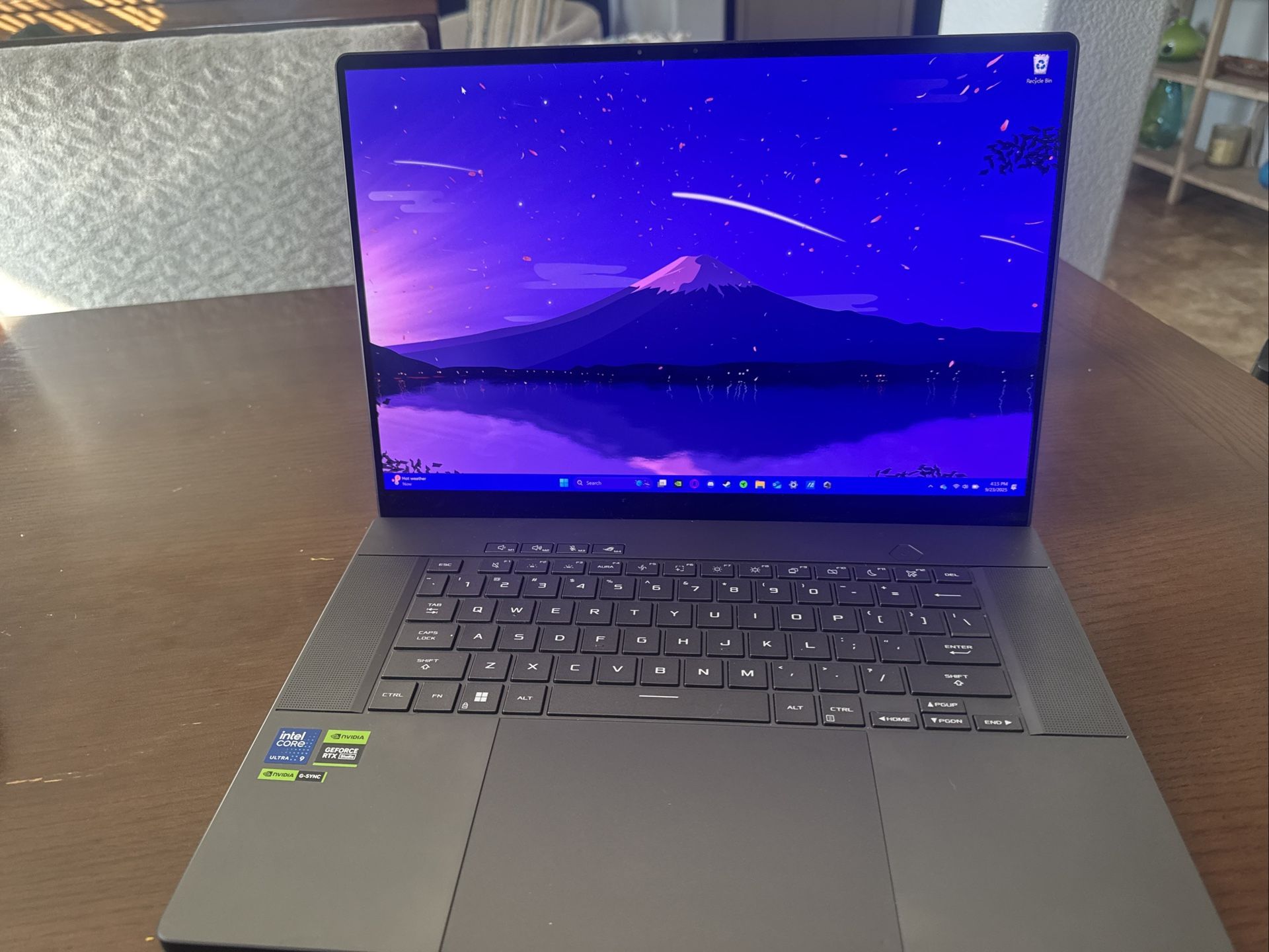 ASUS ROG Zephyrus G16 Laptop Intel Ultra 9, RTX 4090, 240Hz, 32GB