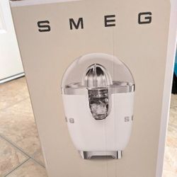SMEG Juicer BRAND NEW IN BOX