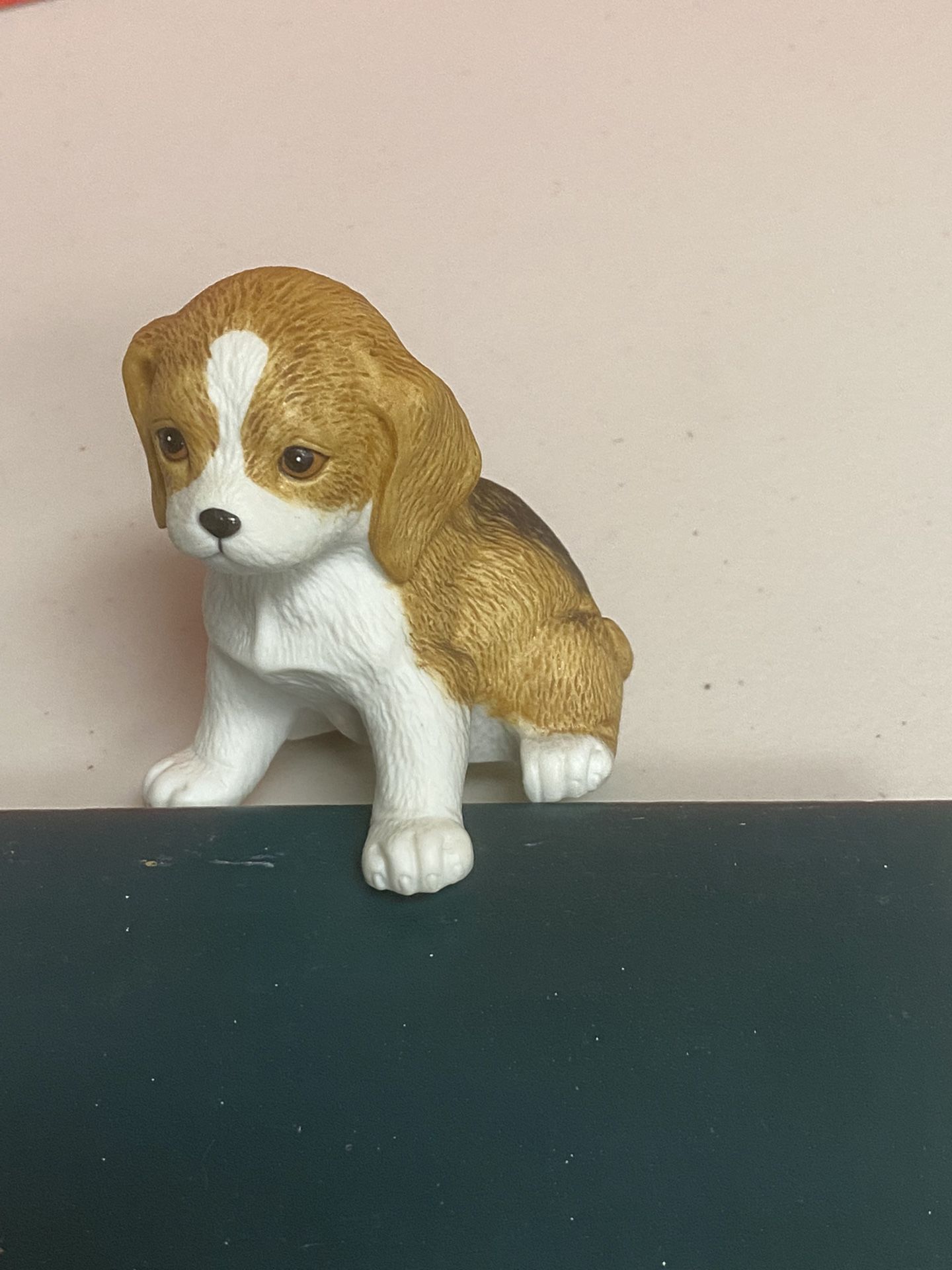 Vintage Homco Porcelain Pocket Beagle decorative figurine 