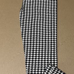 Women’s New black and white checked leggings (Size Medium)
