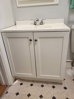 White 2-Door Bath Vanity, Cultured Marble Top, Chrome Faucet, Good