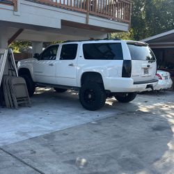 2007 Z71 4x4  Chevy Suburban 
