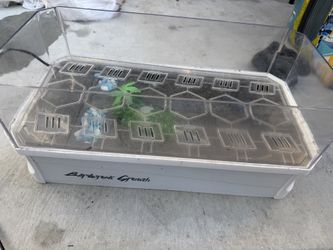 Small Turtle Tank with Basking Area & Lid – Good Condition 🐢