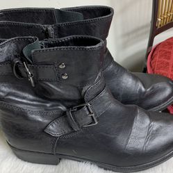 Women’s Size 10 Boots - $5 Per Pair 