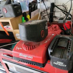 Snap-on 18v Batteries And Charger