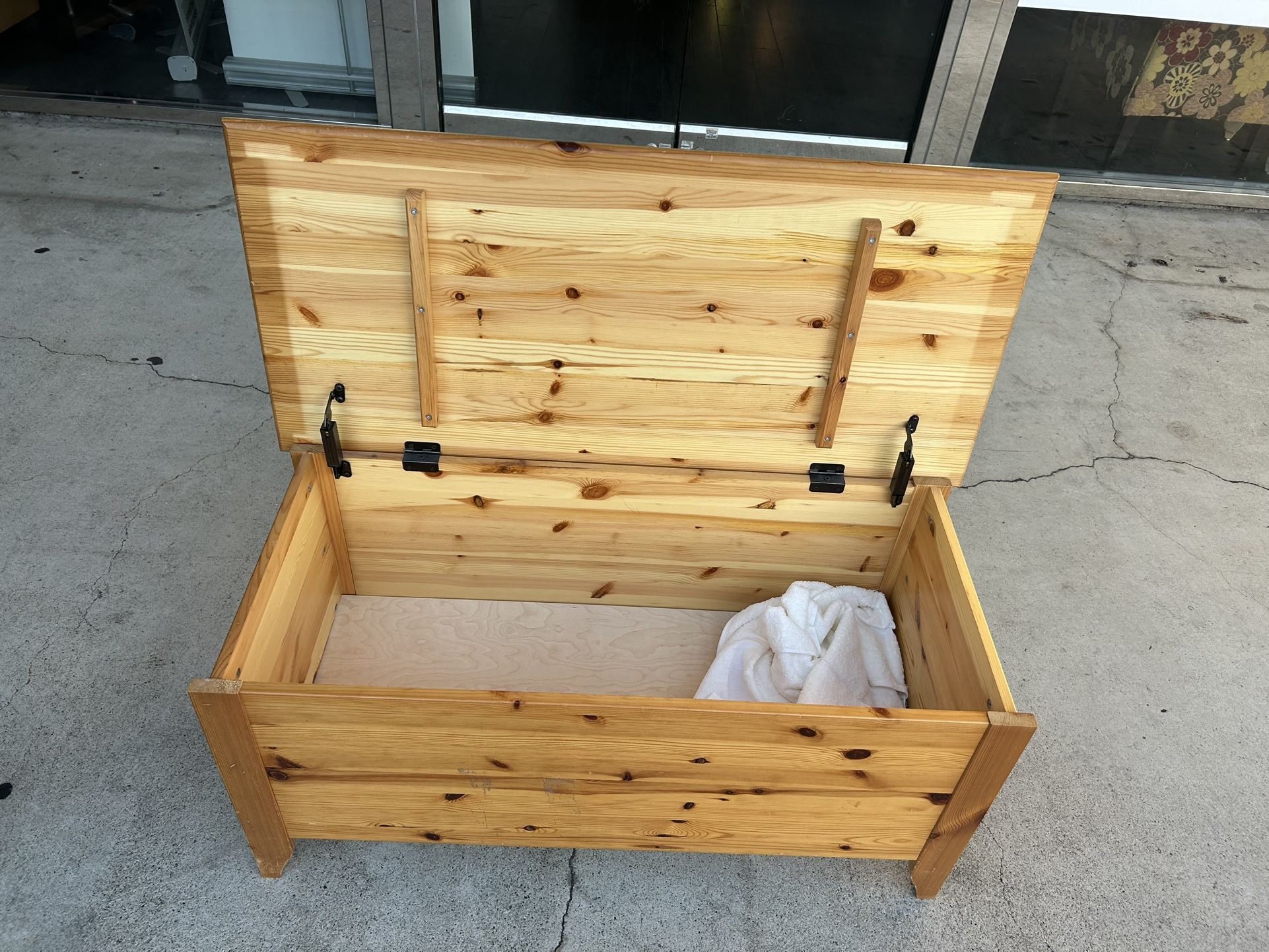 Solid Wooden Blanket Chest