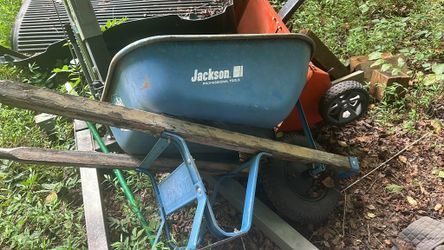 Cosas para jardinería y pistolas para fraimen