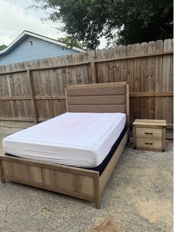 Queen size bed set