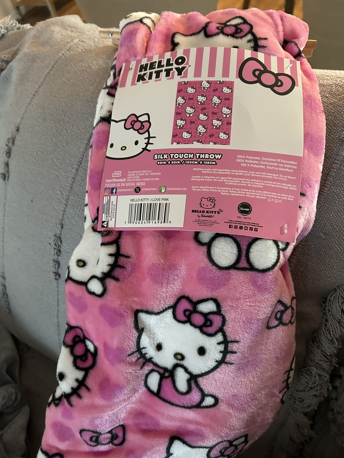 Hello Kitty Blanket
