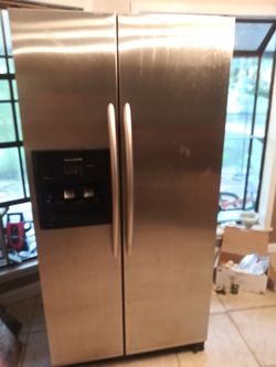 Kitchen Aid Super bar refrigerator double door stainless. BROKEN DOESNT GET COLD