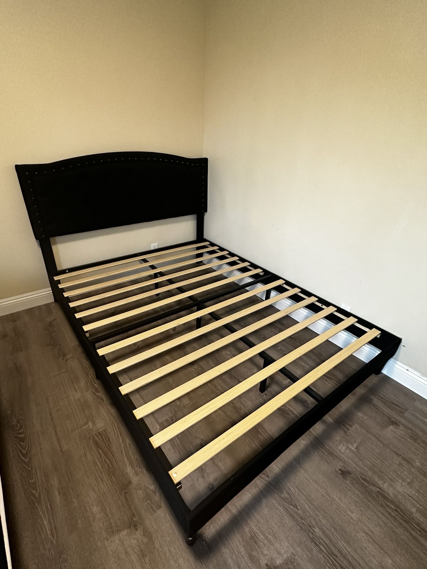 Bed Frame (Base De Cama)