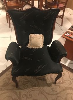 Vintage Antique Wood frame chair.