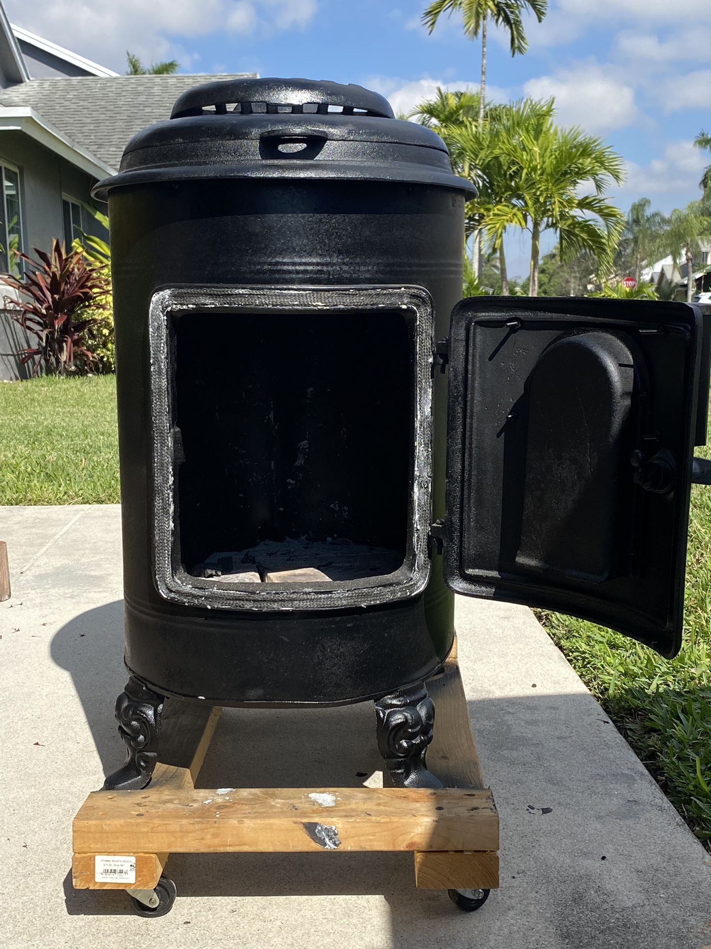 Ashley Hearth Pedestal Wood Stove for Sale in Fort Lauderdale, FL - OfferUp