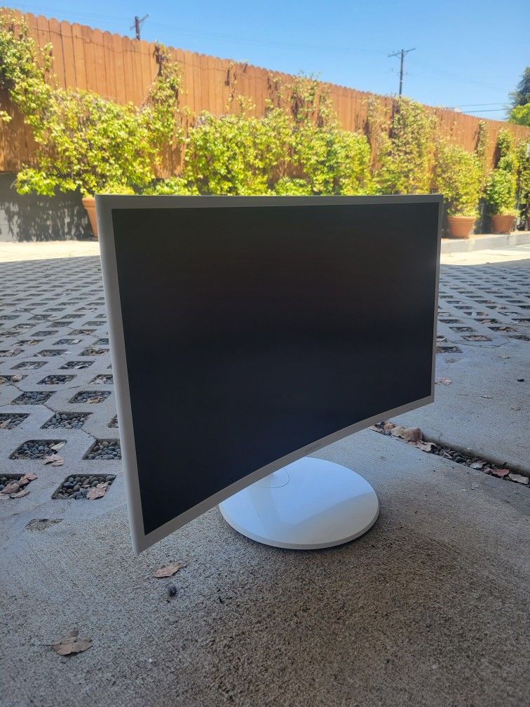 Samsung 27' Inch Curved Monitor (CF391)