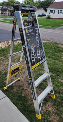 (New) Gorilla Ladder 10 -14 Ft Dual With Tool Bucket