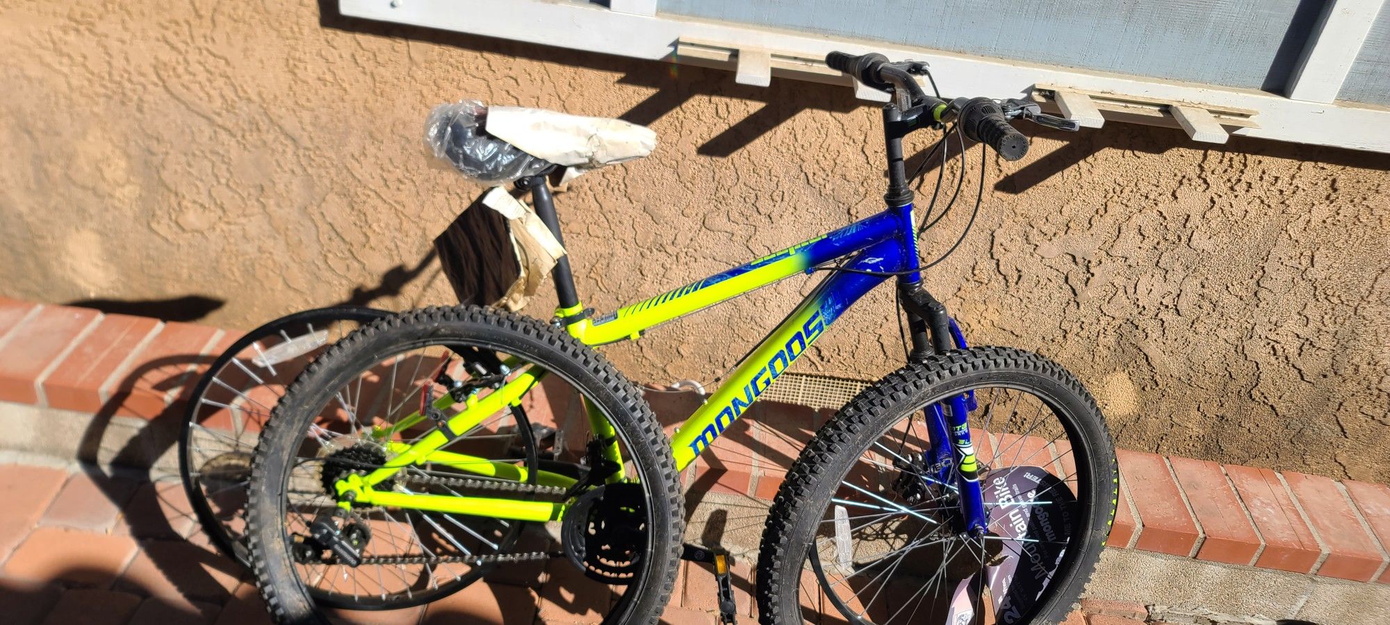Brand New Mountain Bike Mongoose Scepter 24