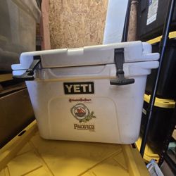 Yeti Tundra 20 Hard Cooler Hardly Used & Sticker Comes Off If Needed