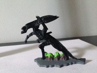 Small Die-cast metal Alien queen