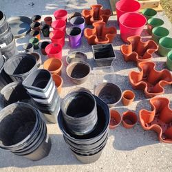 Selling A Huge Bundle Of Pots & Planters Over 100 ,All For $ 79.Read Below 👇