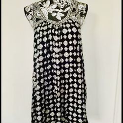 American Eagle Dress Size Small. Preowned In Great Condition. Black and white, 100% viscose. Comes from a smoke free environment.  
