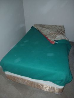 Twin Bed and Frame Smoke Free, Pet Free Environment
