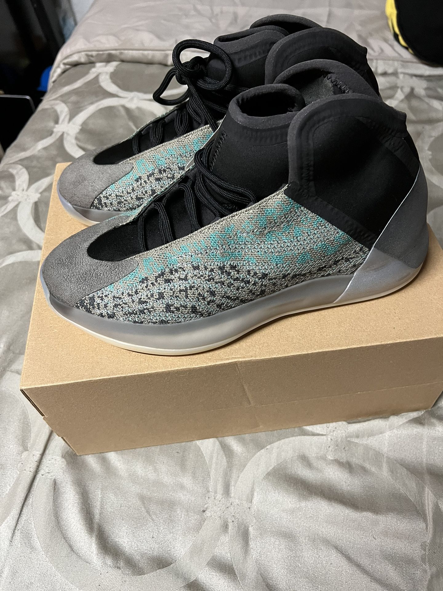 Yeezy Qntm