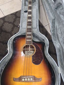 Acousitc Bass Kingman Fender 4 String