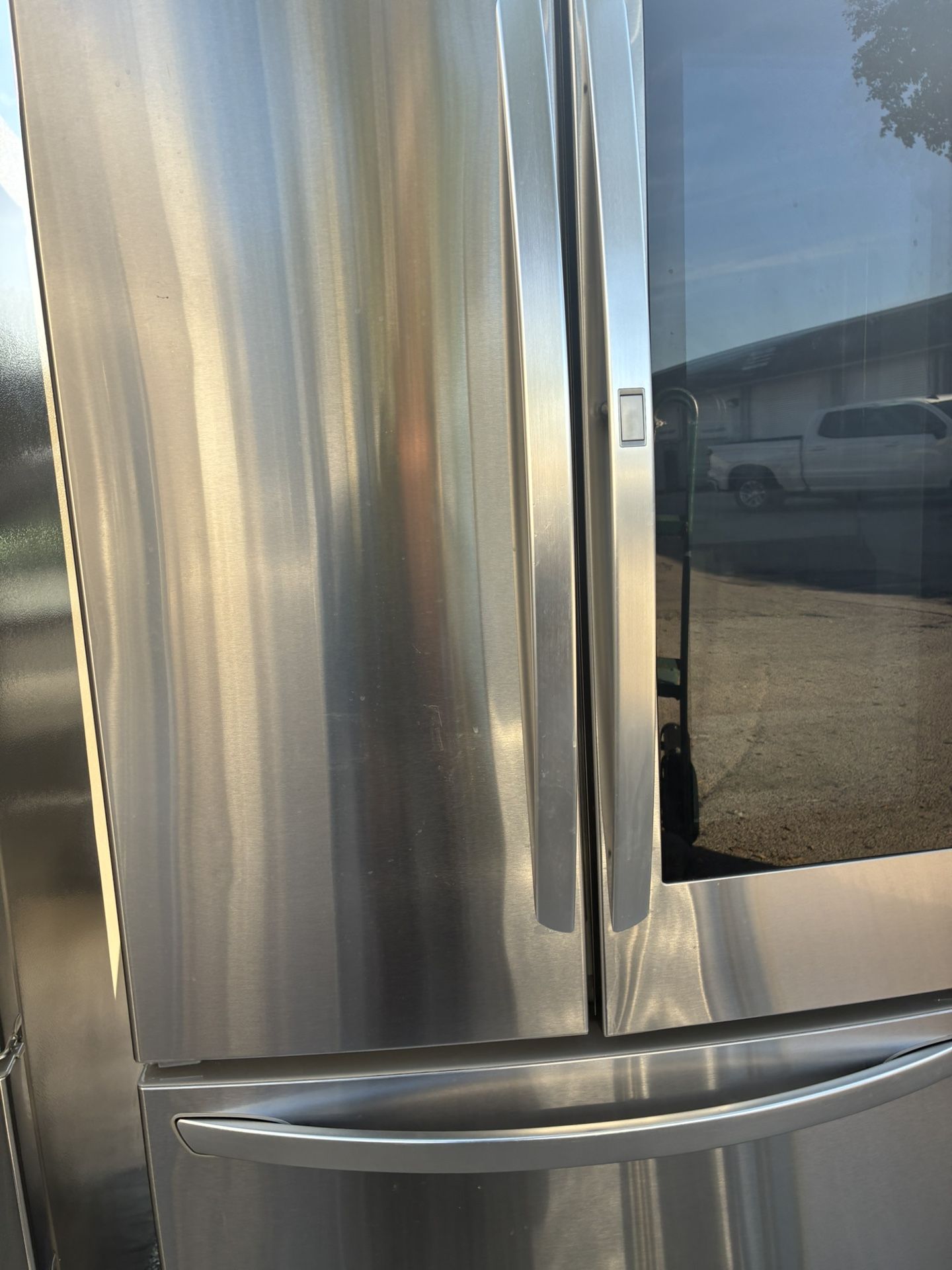 REFRIGERATOR LG 36” With Glass