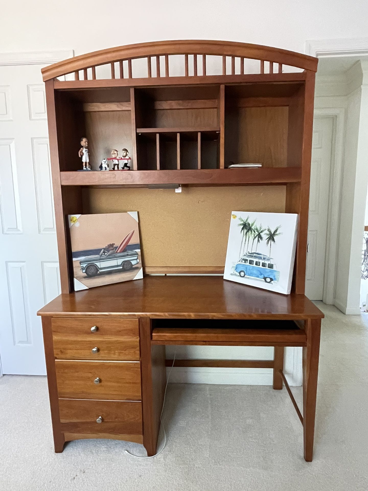 Oak Desk & Hutch