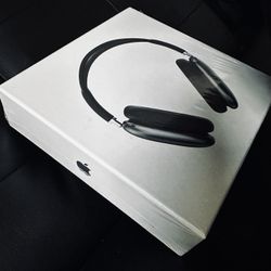 🎧 Apple AirPods Max 🔊 Noice cancellation,long battery life,deep bass and crisp highs!