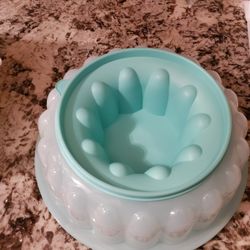 Tupperware Jello Mold; Like New