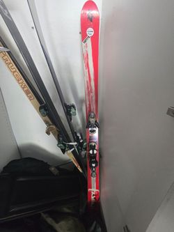 3 pair of esquís