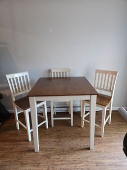 Farmhouse counter-height table w/4 chairs