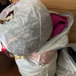 FREE WOMEN’S CLOTHES & SHOES 