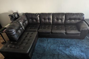119in. Ashley Leather Sectional w/Chaise (dark brown)