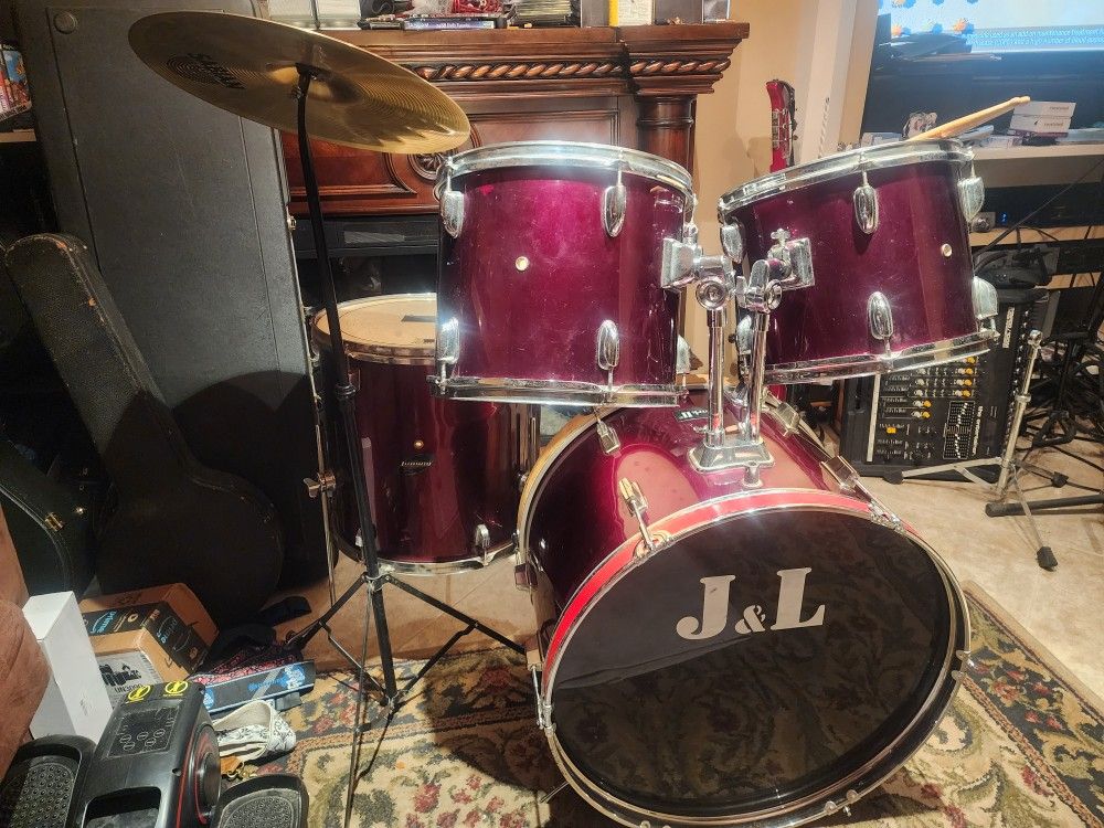 Full Size Drum Set W Cymbals