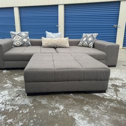 DELIVERY AVAILABLE 🚚🚚🚚 Beautiful 2 Piece Modular German Couch W Ottoman 