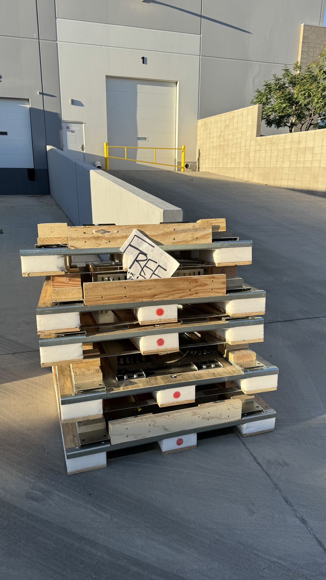 Free Pallets And Cardboard