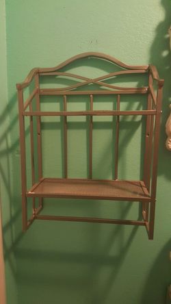 Silver metal shelf.....great for any room!..great condition!