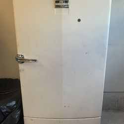 General Motors Fridge (works)
