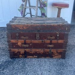 Antique Traveler Trunk Chest Patina 