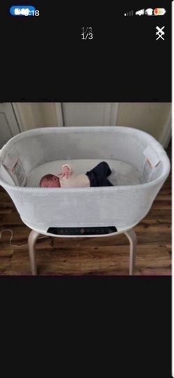 LOW PRICE MOVING- $450 + TAX RETAIL GRACO SMARTSENSE BABY BASSINET