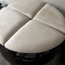 Like new table and Seats 