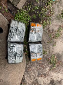 08 Silverado headlight used