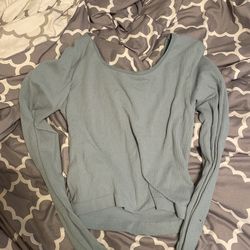 blue long sleeve crop top